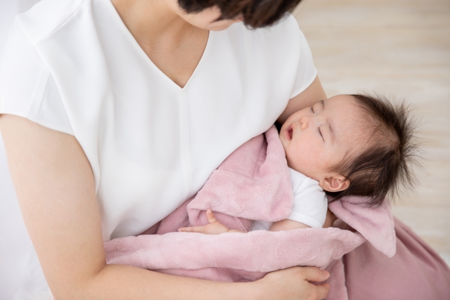 赤ちゃん抱っこの写真