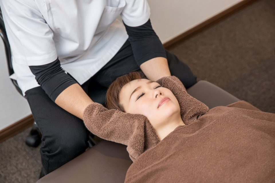 首の施術